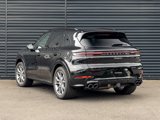 Certified 2025 Porsche Cayenne image 3