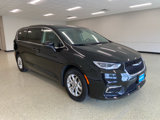 Used 2023 Chrysler Pacifica Touring-L image 3
