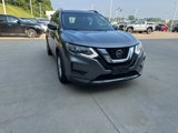 Used 2018 Nissan Rogue SV image 2