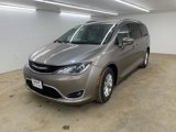 Used 2018 Chrysler Pacifica Touring-L image 5