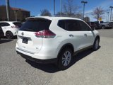 Used 2016 Nissan Rogue SV image 3
