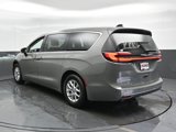 Used 2023 Chrysler Pacifica Touring-L image 3