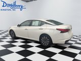 Used 2023 Nissan Altima 2.5 SV image 3