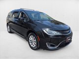 Used 2018 Chrysler Pacifica Touring-L w/ Advanced Safetytec Group image 3