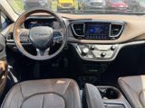 Used 2017 Chrysler Pacifica Limited image 2