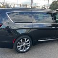 Used 2020 Chrysler Pacifica Limited image 3