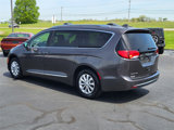 Used 2018 Chrysler Pacifica Touring-L image 3