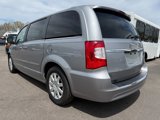 Used 2014 Chrysler Town & Country Touring image 3