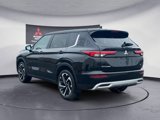 Used 2023 Mitsubishi Outlander SE image 3