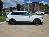 Used 2022 Volkswagen Tiguan SE image 2