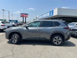 Used 2022 Nissan Rogue SV image 2