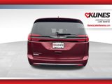 Used 2023 Chrysler Pacifica Touring-L image 5