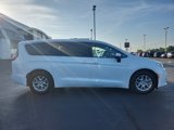 Used 2023 Chrysler Pacifica Touring-L image 2