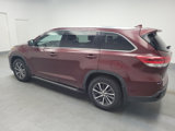 Used 2017 Toyota Highlander XLE image 3