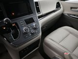 Used 2017 Toyota Sienna Limited Premium image 5