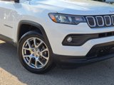Used 2022 Jeep Compass Latitude image 3