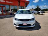 Used 2017 Chrysler Pacifica Touring-L w/ Tire & Wheel Group image 2