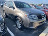 Used 2015 Kia Sorento LX image 2