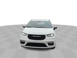 Used 2023 Chrysler Pacifica Touring-L image 3