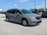 Used 2022 Chrysler Pacifica Touring-L image 2