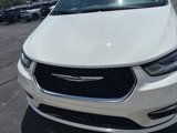Used 2021 Chrysler Pacifica Touring-L image 2