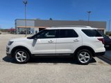 Used 2016 Ford Explorer XLT w/ Equipment Group 202A image 2