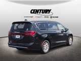 Used 2023 Chrysler Pacifica Touring image 4