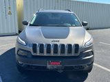 Used 2018 Jeep Cherokee Trailhawk image 2