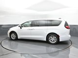 Used 2023 Chrysler Pacifica Touring-L image 5