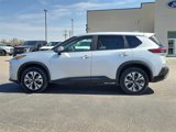 Used 2023 Nissan Rogue SV image 2