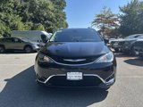 Used 2018 Chrysler Pacifica Touring-L image 2