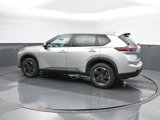 Used 2024 Nissan Rogue SV image 3