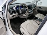Used 2018 Chrysler Pacifica Limited w/ Advanced Safetytec Group image 2