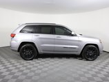 Used 2017 Jeep Grand Cherokee Altitude image 3