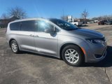 Used 2020 Chrysler Pacifica Touring-L image 2