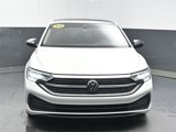 Used 2023 Volkswagen Jetta SE w/ Panoramic Sunroof Package image 3