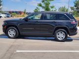 Used 2024 Jeep Grand Cherokee Laredo image 2