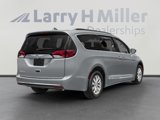 Used 2017 Chrysler Pacifica Touring-L image 2