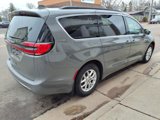 Used 2022 Chrysler Pacifica Touring-L image 6