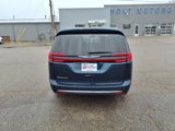 Used 2023 Chrysler Pacifica Touring-L image 5
