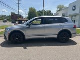 Certified 2022 Volkswagen Tiguan SE R-Line image 3