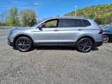 Used 2022 Volkswagen Tiguan SE w/ Panoramic Sunroof Package image 2