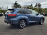 Used 2017 Toyota Highlander XLE image 3