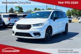 Used 2023 Chrysler Pacifica Limited w/ S Appearance Package image 3