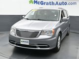 Used 2015 Chrysler Town & Country Touring image 4