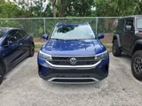 Used 2022 Volkswagen Taos SE w/ Panoramic Sunroof Package image 2