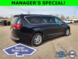 Used 2022 Chrysler Voyager LX image 5