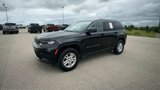 Used 2023 Jeep Grand Cherokee Laredo image 4