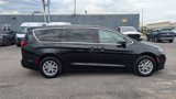 Used 2023 Chrysler Pacifica Touring-L image 4
