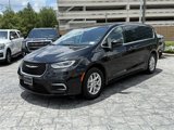 Used 2023 Chrysler Pacifica Touring-L image 3